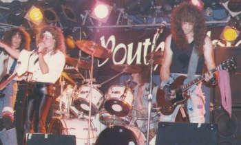 Kruzt rockin out